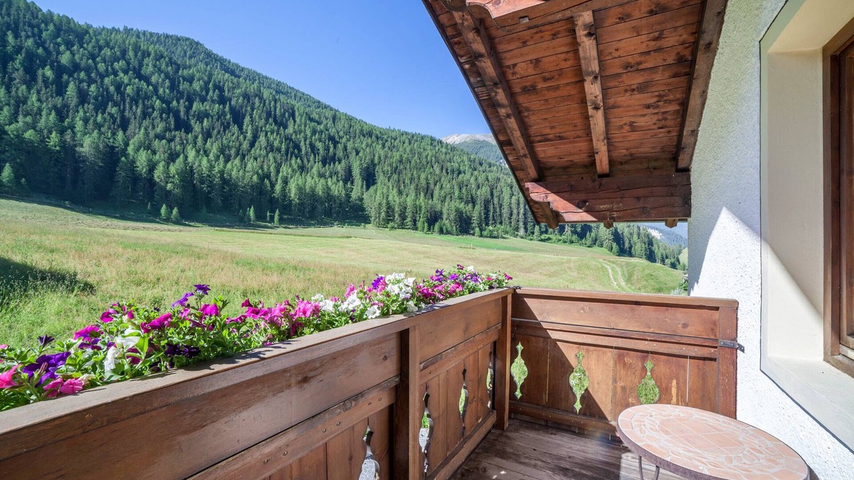 Curon Venosta Apartment | Apartment "Rieglhof Hennennest" with Mountain View, Garden & Wi-Fi