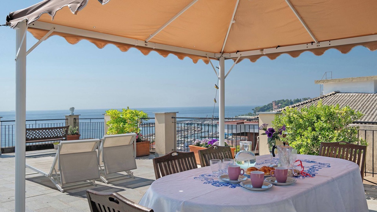 Varazze Apartment | Apartment 'Riviera Mare' with Sea View, Private Terrace and Wi-Fi
