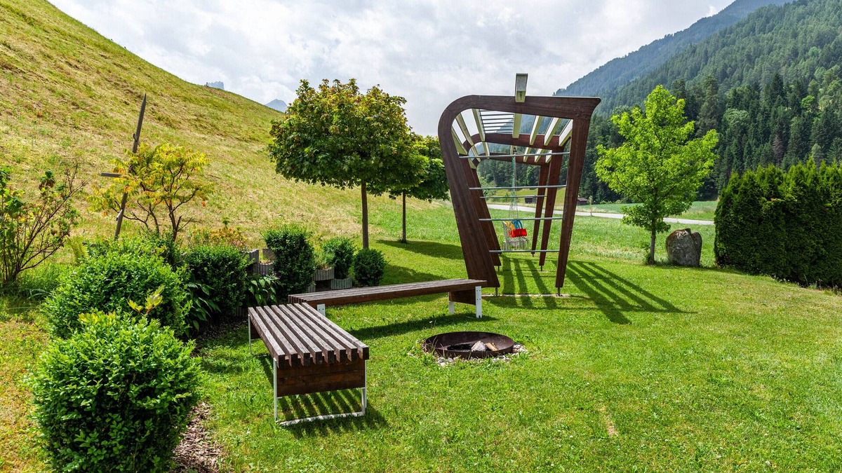 Fulpmes Apartment | Apartment "Robi" with Mountain View, Garden & Wi-Fi