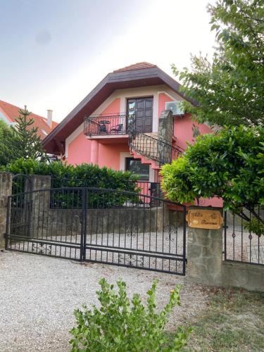 Heviz Apartment | Apartment Roman villa