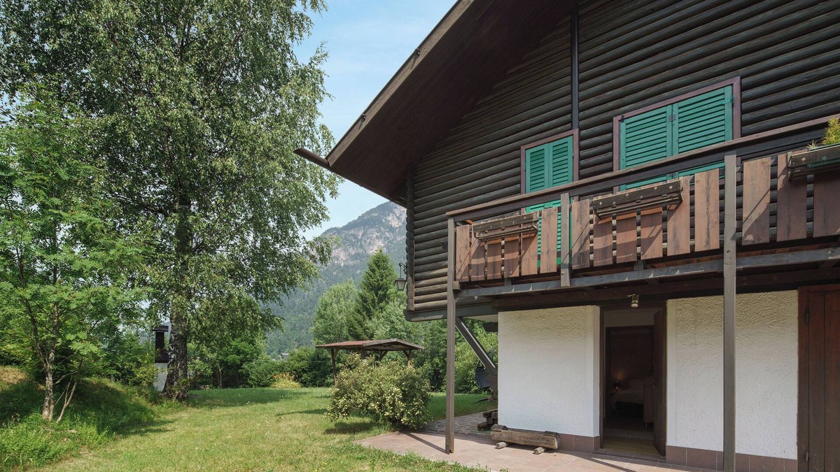 Ziano di Fiemme House | Apartment 'Room and Garden Altavista Mia' with Mountain View, Private Terrace and Wi-Fi
