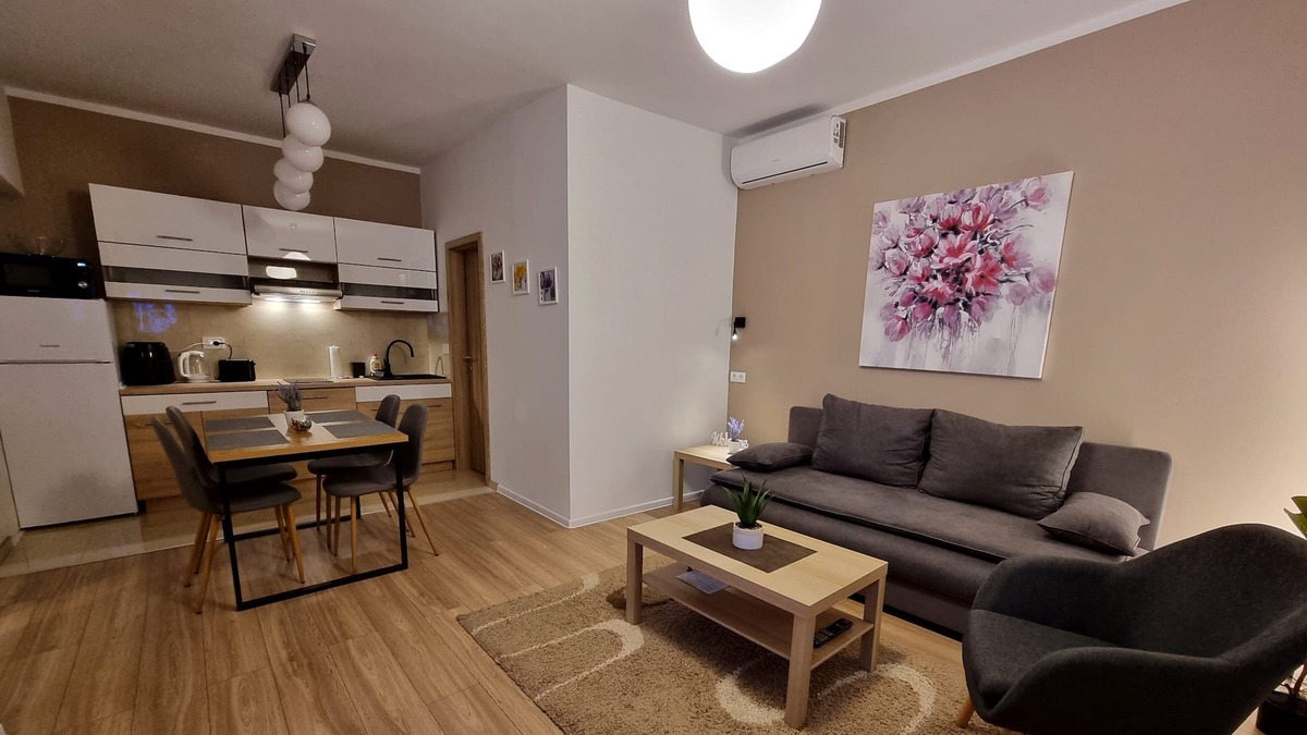 Bilje Apartment | Apartment & Rooms Corina pleasant and peaceful vacation for up to 9 people.