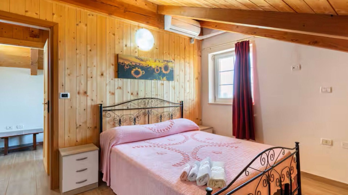 Brindisi Apartment | Apartment 'Rosa Dei Venti' with Shared Pool, Wi-Fi and Air Conditioning
