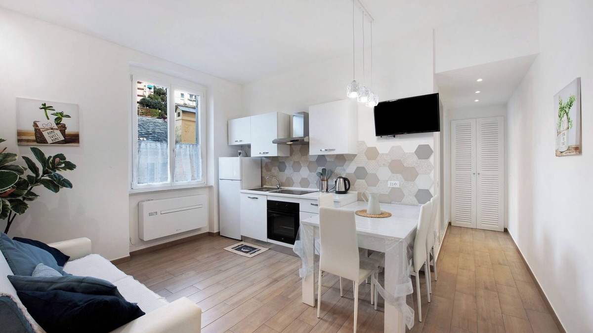 Varazze Apartment | Apartment "Rosa dei Venti - Centro Storico" close to the Sea with Wi-Fi
