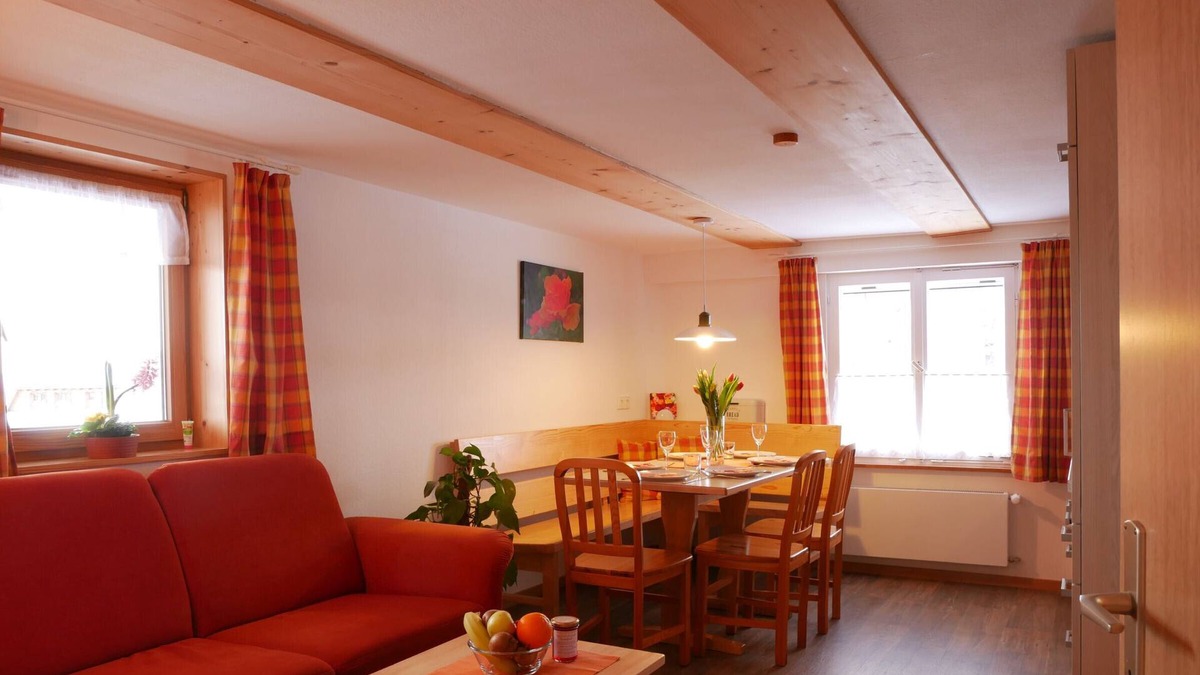 Weilheim Apartment | Apartment 'Rose' with Shared Garden, Balcony and Wi-Fi