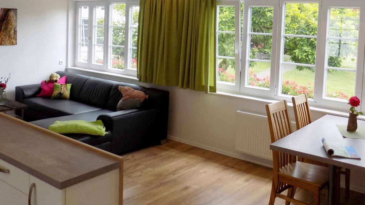 Finnentrop Apartment | Apartment 'Rosenblüte' with Private Terrace, Shared Garden and Wi-Fi
