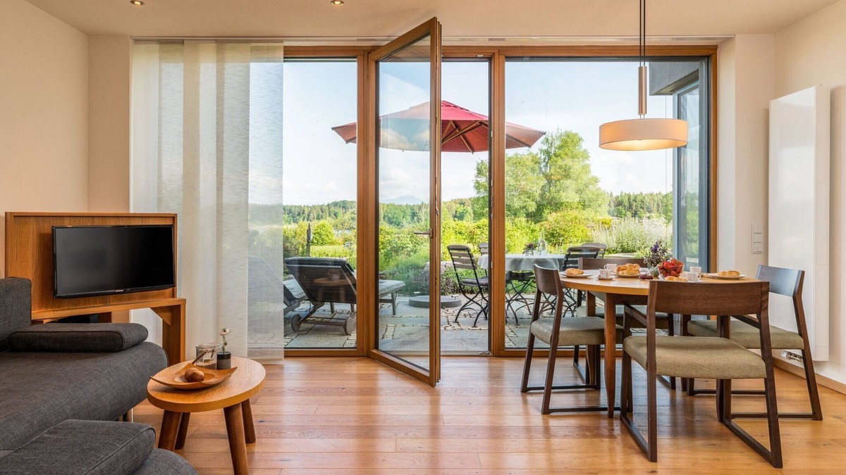 Pelham Apartment | Apartment "Rosengarten" with Lake View, Private Terrace & Wi-Fi