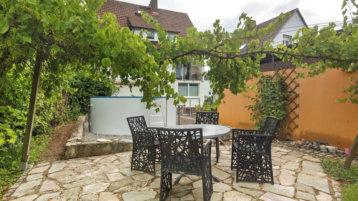 Vellmar Apartment | Apartment 'Ruhepol, 75qm' with Shared Pool, Shared Garden and Wi-Fi