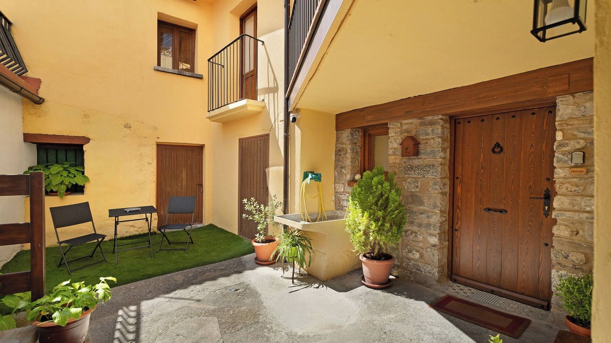 Torla Apartment | Apartment 'Rural Ordiso' with Mountain View, Private Terrace and Wi-Fi
