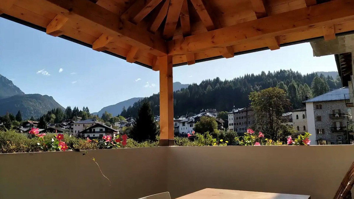 Lorenzago di Cadore Apartment | Apartment 'Stella Mattutina' with Mountain View, Private Terrace and Wi-Fi