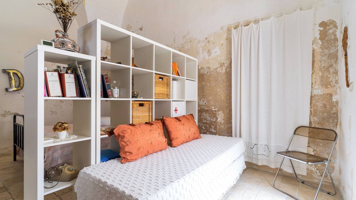 Ugento Apartment | Apartment 'Sala Del Camino' with Private Terrace, Wi-Fi and Air Conditioning
