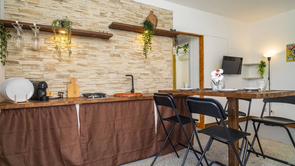 Piedimonte Etneo Apartment | Apartment 'Schilirò House' with Mountain View, Wi-Fi and Air Conditioning