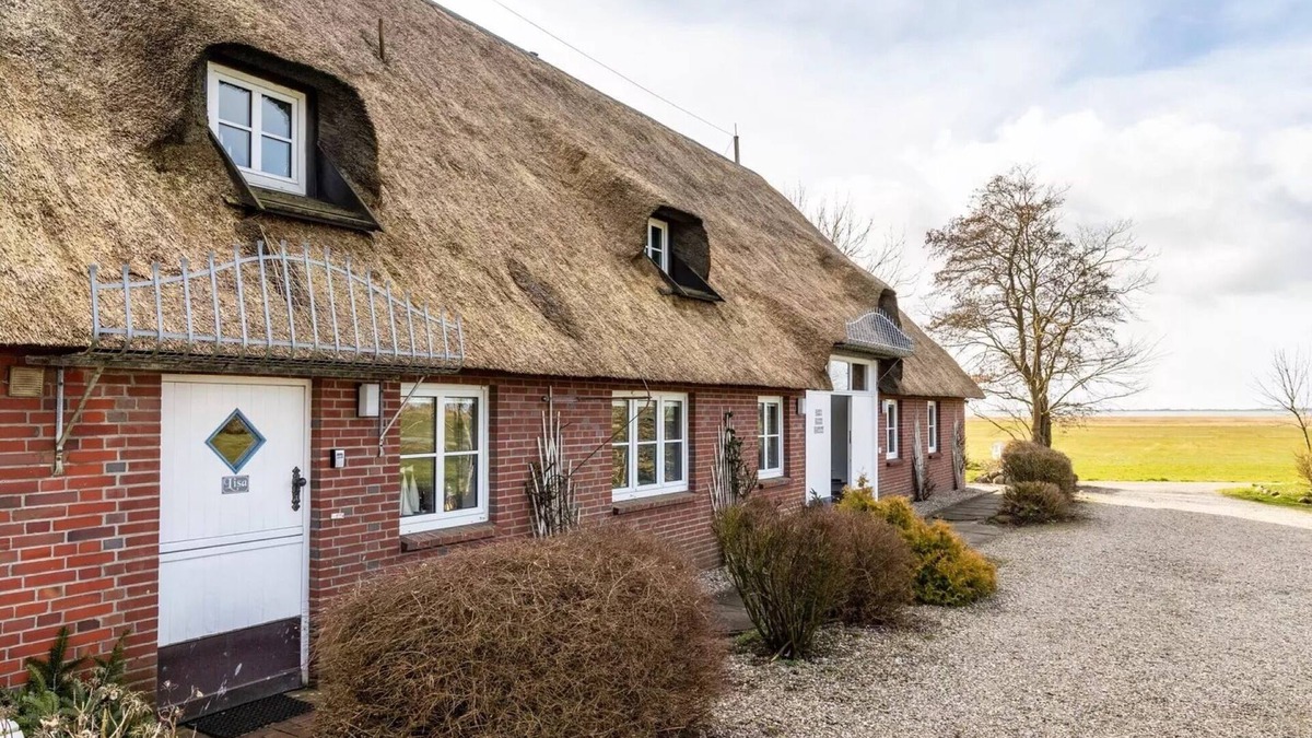 Schobull Apartment | Apartment "Schipp Landen Elsabea" with Sea View, Shared Garden & Wi-Fi