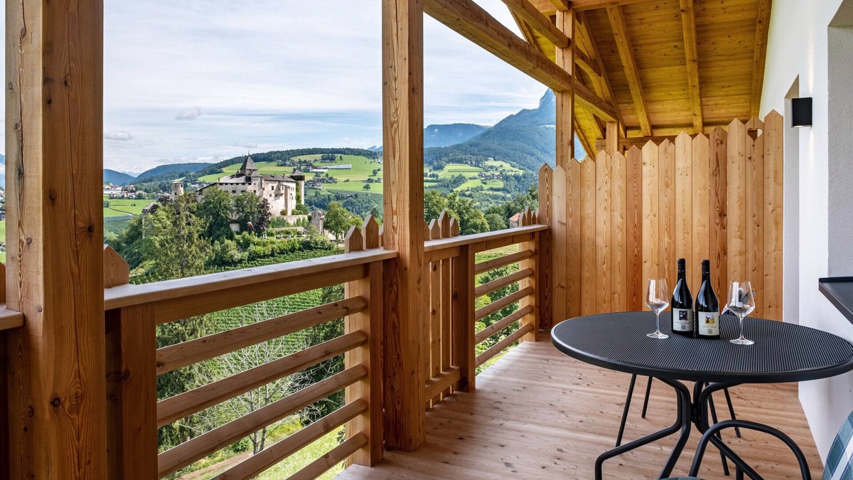 Fie allo Sciliar Apartment | Apartment "Schlosshof Hänsel und Gretel" with Mountain View, Balconies & Wi-Fi