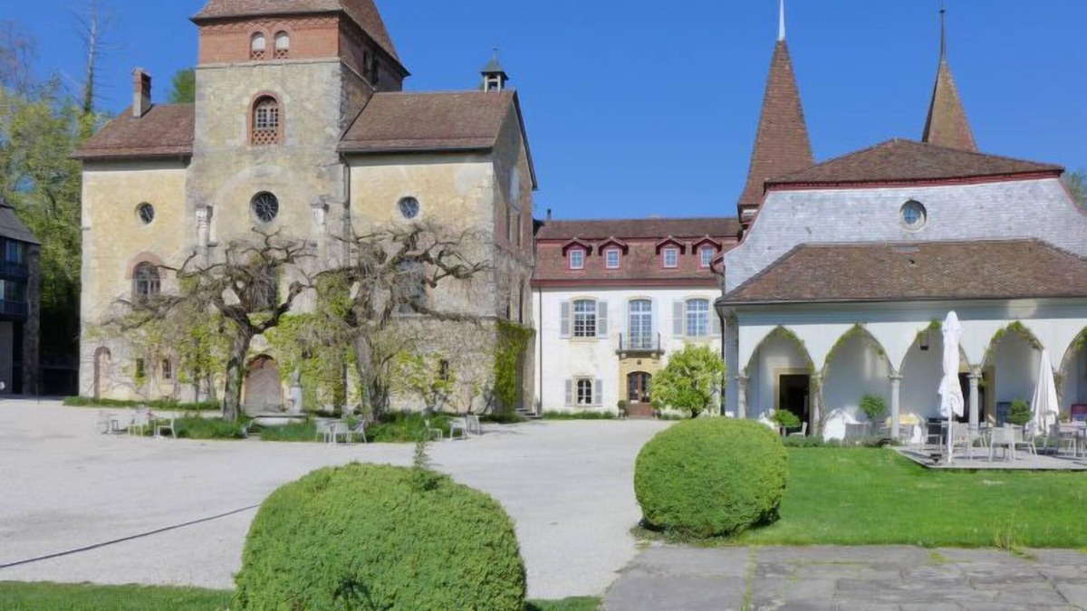 Muenchenwiler Apartment | Apartment Schloss Münchenwiler in Münchenwiler - 5 persons, 3 bedrooms