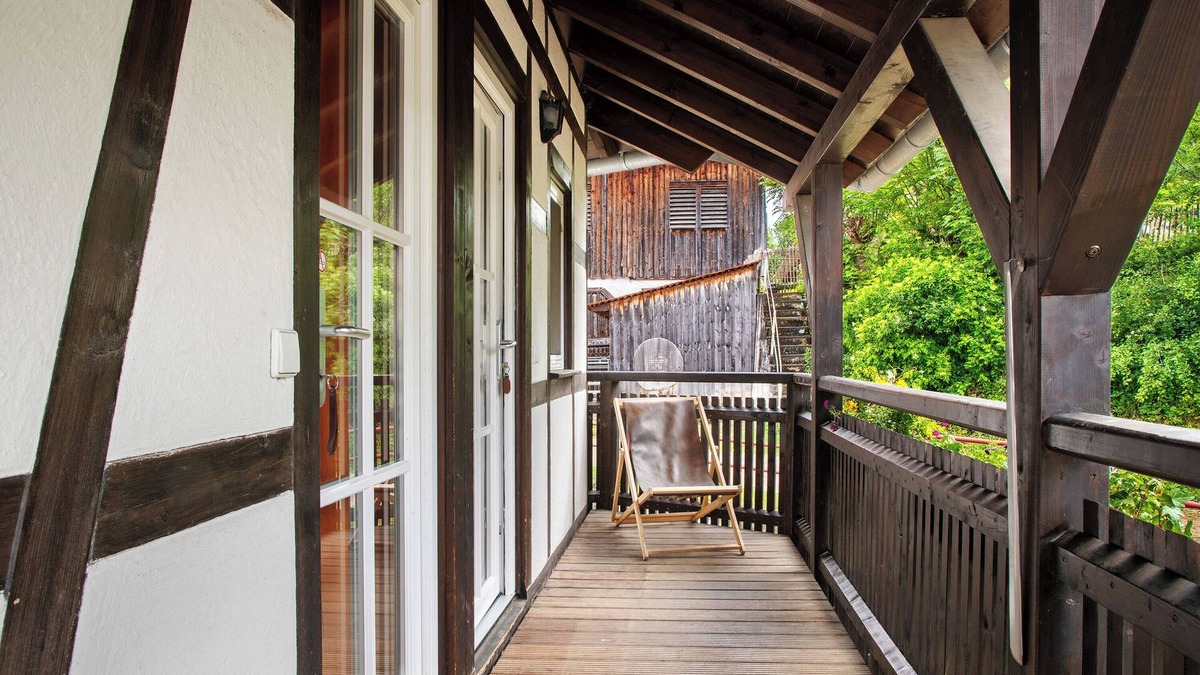Bad Urach Apartment | Apartment 'Schlossblick' with Shared Terrace, Shared Garden and Wi-Fi