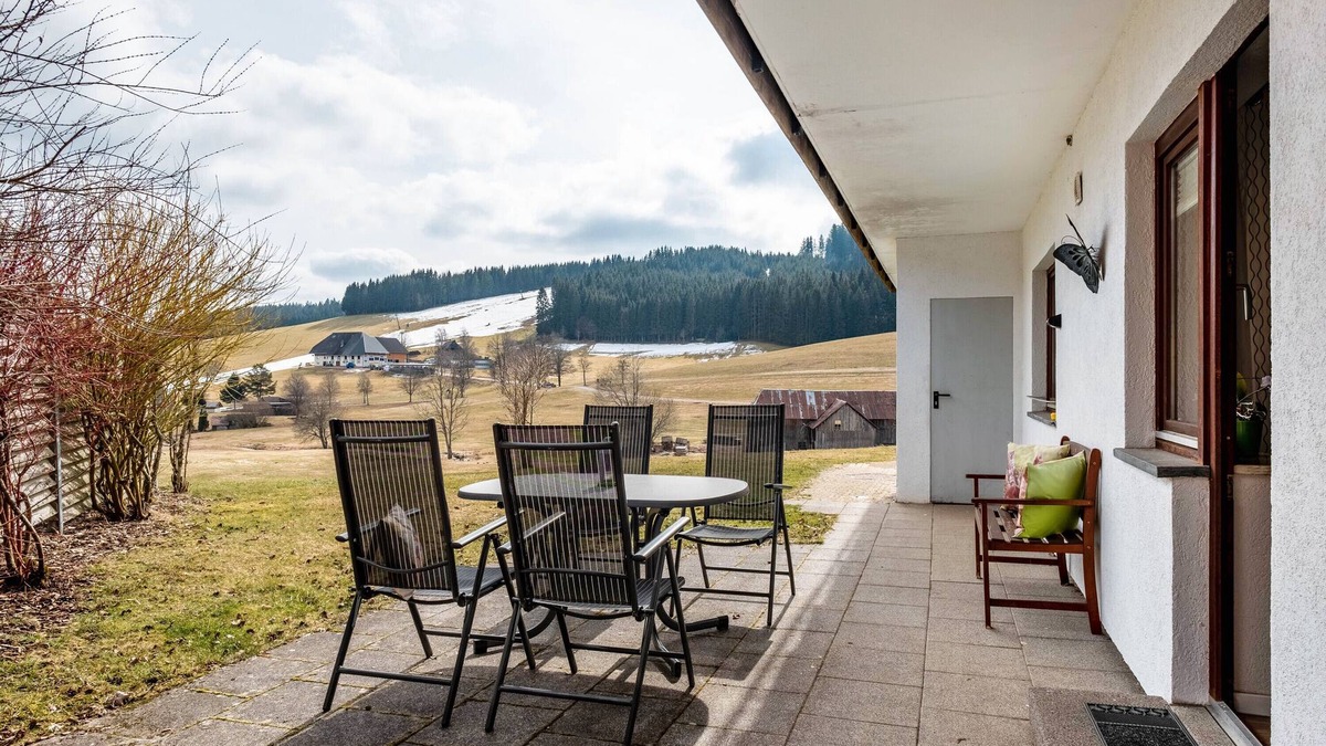 Waldau Apartment | Apartment 'Schmetterlingswiese' with Private Terrace, Shared Garden and Wi-Fi