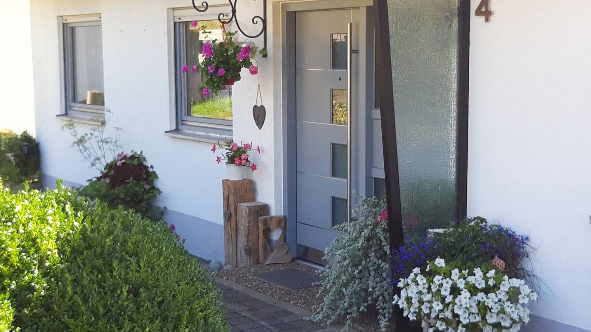 Gomadingen Apartment | Apartment 'Schwäbische Alb' with Shared Terrace, Wi-Fi and Air Conditioning