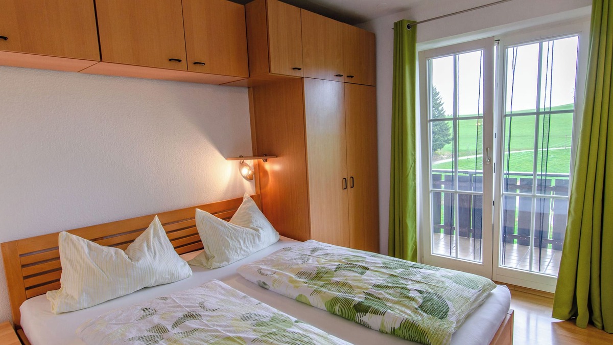 Hofstetten Apartment | Apartment 'Schwalbennest' with Balcony and Wi-Fi