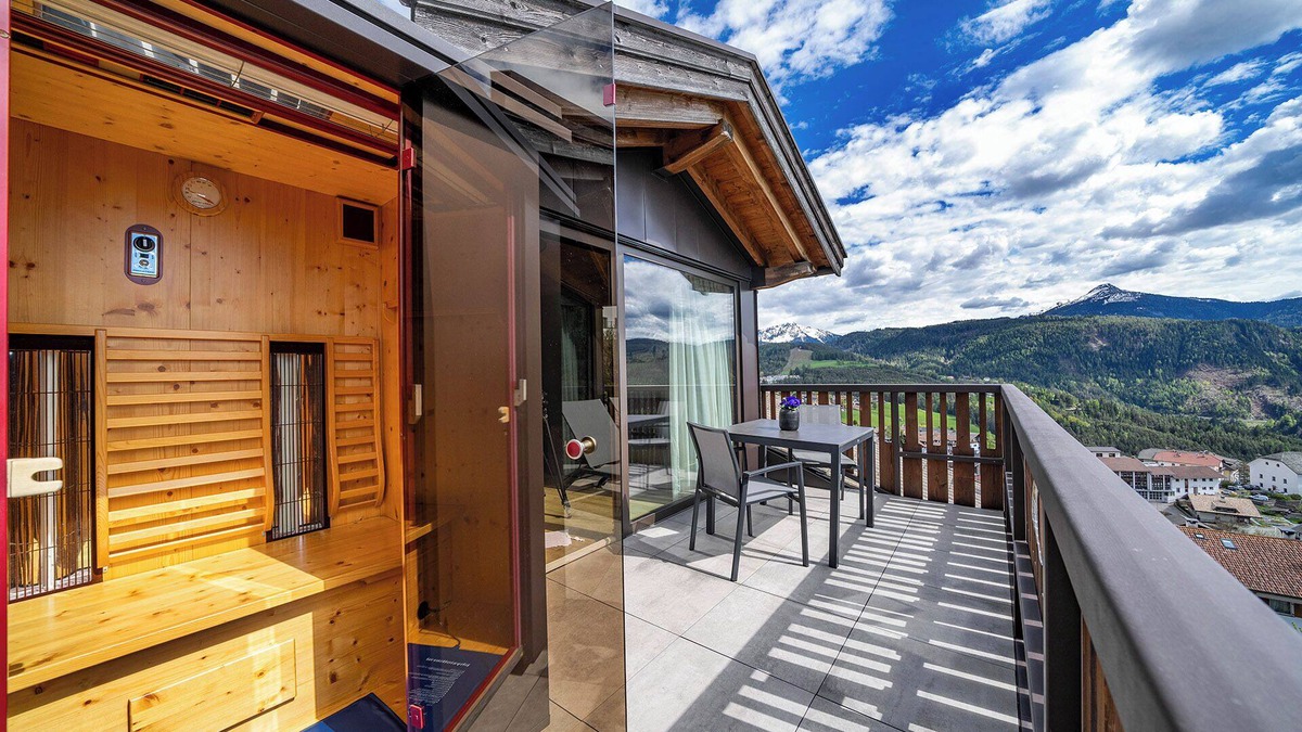 Nova Ponente Apartment | Apartment "Schwarzhorn": Mountain View, Infrared Sauna and Feestanding Bathtub