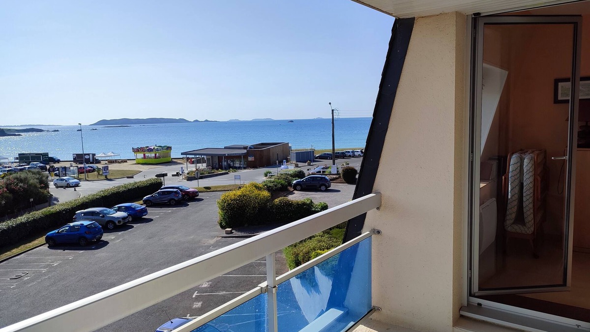 Trevou-Treguignec Apartment | Apartment sea view, 50m from the beach Trestel en Trévou Tréguigne 22260