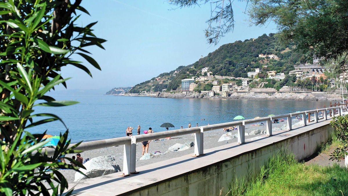 Voltri Apartment | Apartment 'Sea la Vie' with Sea View, Wi-Fi and Air Conditioning
