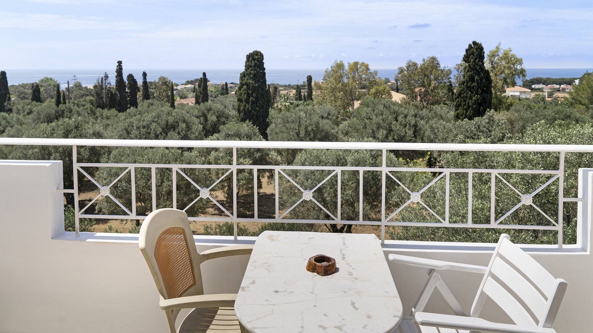 Svoronata Apartment | Apartment 'Sea View 1' with Shared Pool, Wi-Fi and Air Conditioning