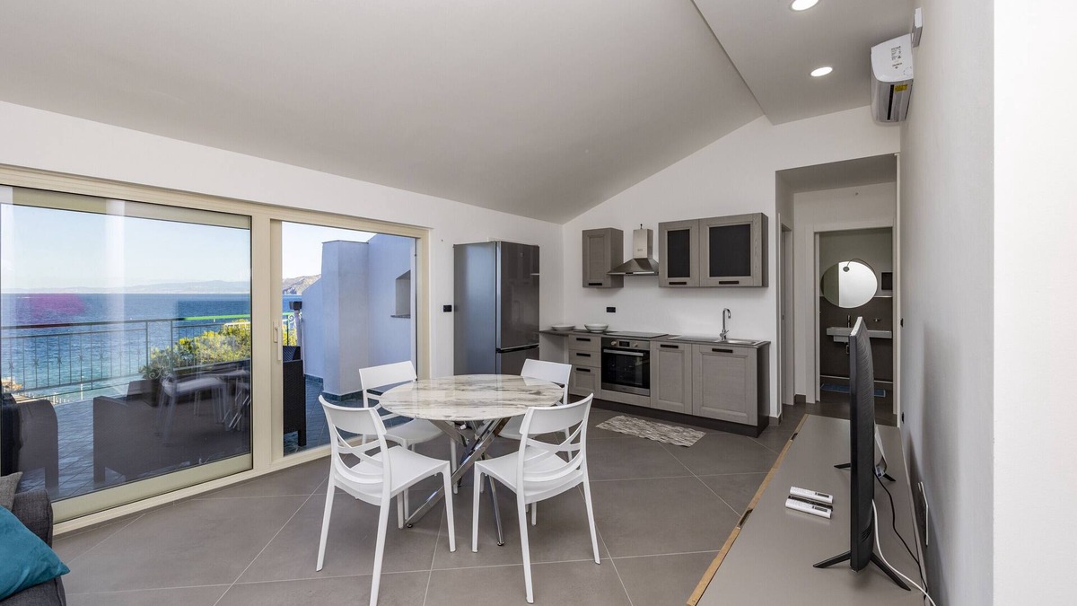 Marina di Patti Apartment | Apartment 'Seaview' with Sea View, Wi-Fi and Air Conditioning