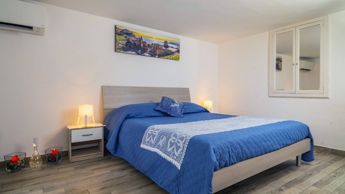 Picanello-Ognina-Barriera-Canalicchio Apartment | Apartment 'Serendipity' with Mountain View, Balcony & A/C