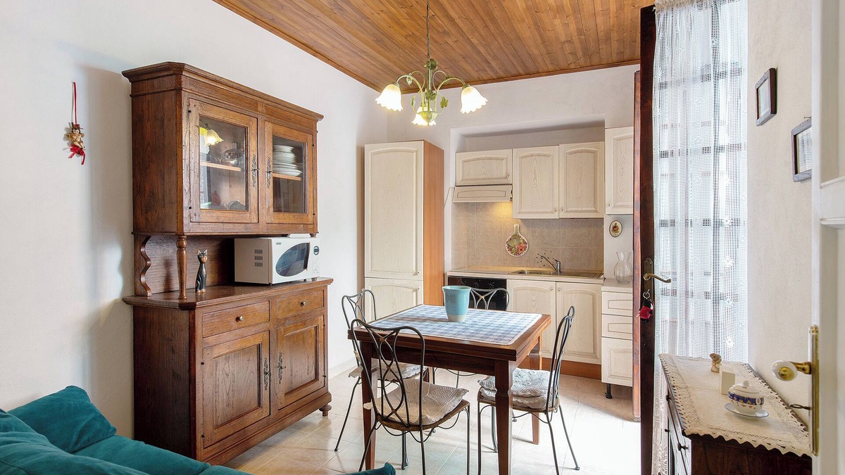 Sestri Ponente Apartment | Apartment 'Sestri Ponente House' with Shared Garden, Wi-Fi and Air Conditioning