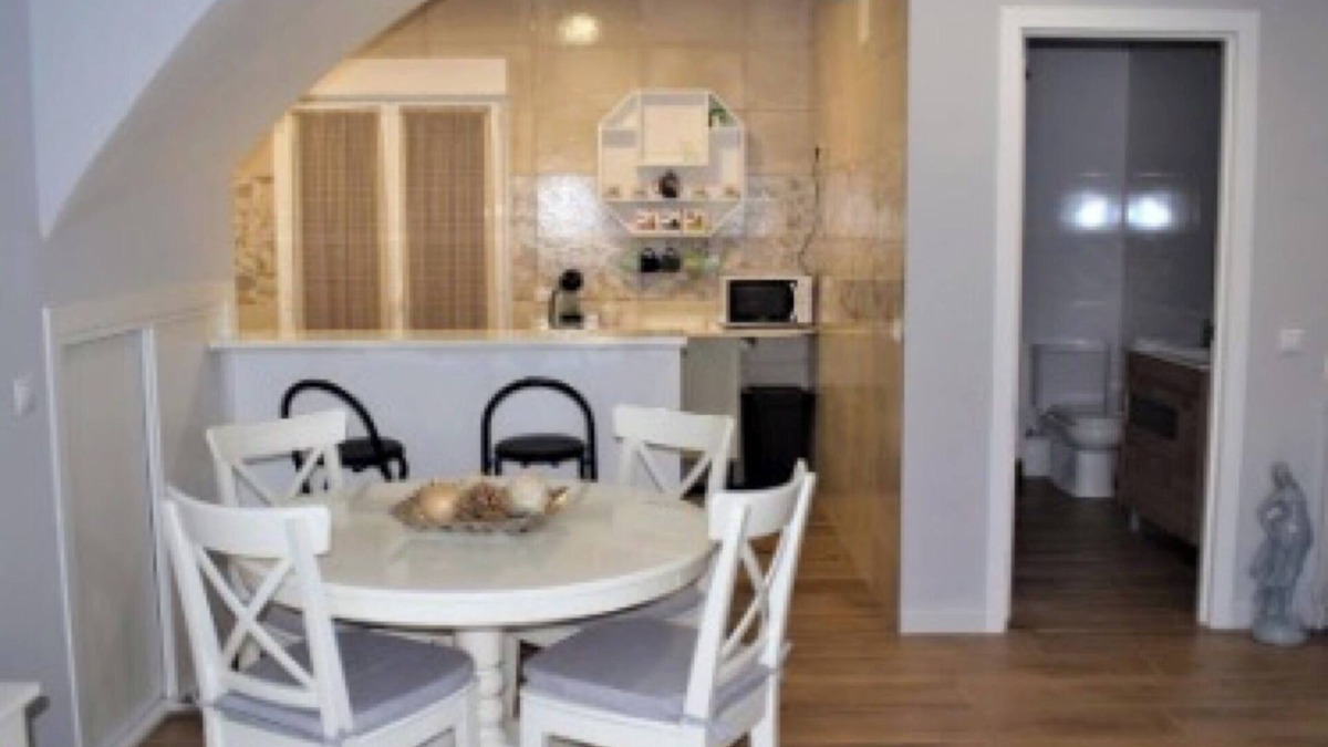 La Guardia Apartment | Apartment 'Sevilla 1' with Private Terrace, Wi-Fi and Air Conditioning