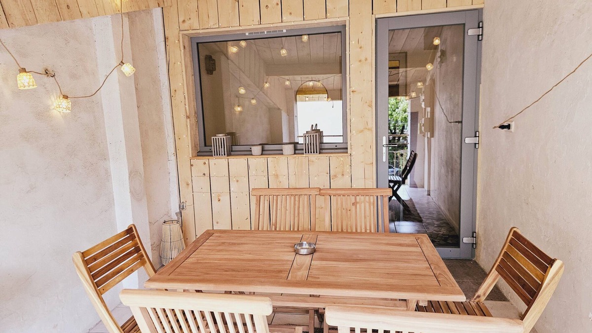 Marsanne Apartment | Apartment - shaded terrace