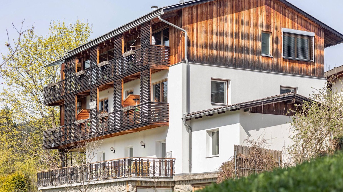 Pfalzen Apartment | Apartment 'Silbernagl Terrasse - Blick Zum See' with Shared Terrace and Wi-Fi