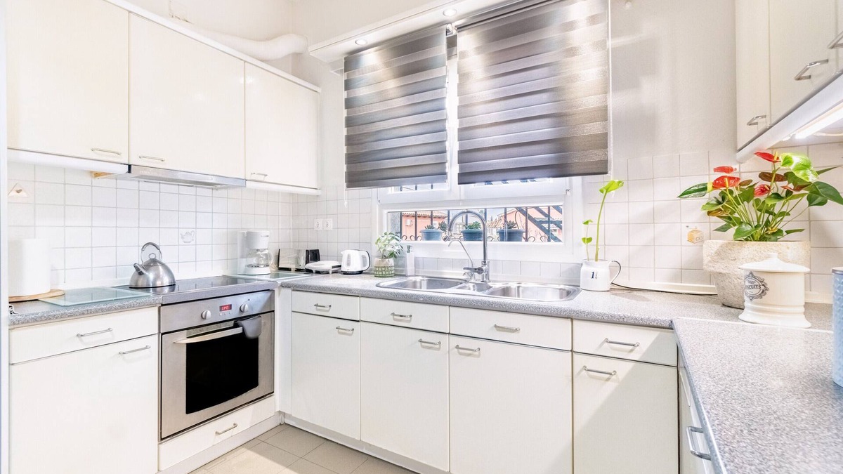 Alepou Apartment | Apartment 'Siora Anna' with Balcony, Wi-Fi and Air Conditioning