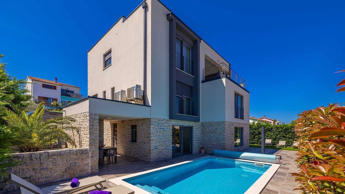 Njivice Apartment | Apartment SIORA with heated pool