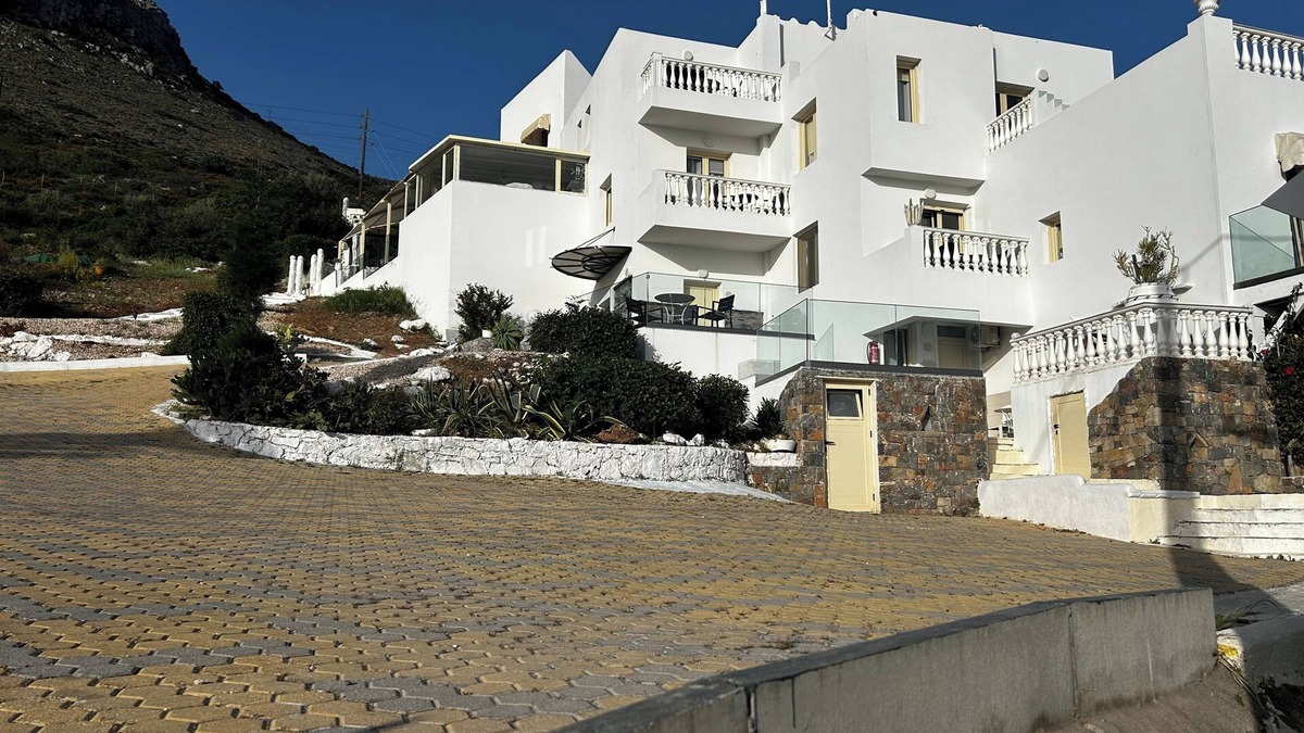 Piskopiano Apartment | Apartment - Sleeps 10 - Parking - Garden - Pool