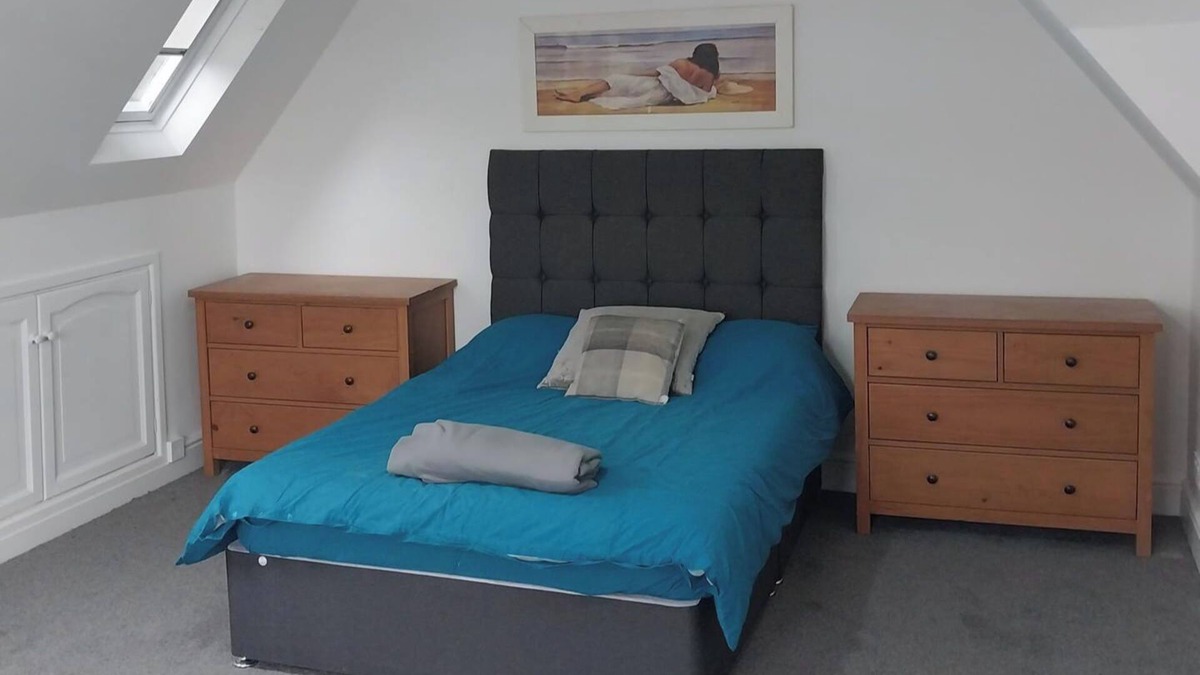 Howlett End Apartment | Apartment - Sleeps 4 - Parking - Close to Stansted