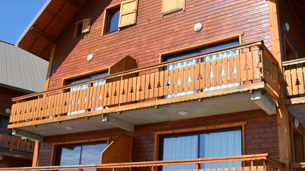 Reallon Apartment | apartment sleeps 6 near the slopes beautiful view of the valley