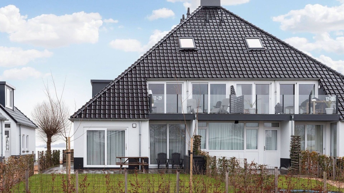 Saint Johannesga Apartment | Apartment Sneekermeer with Water Sports Access