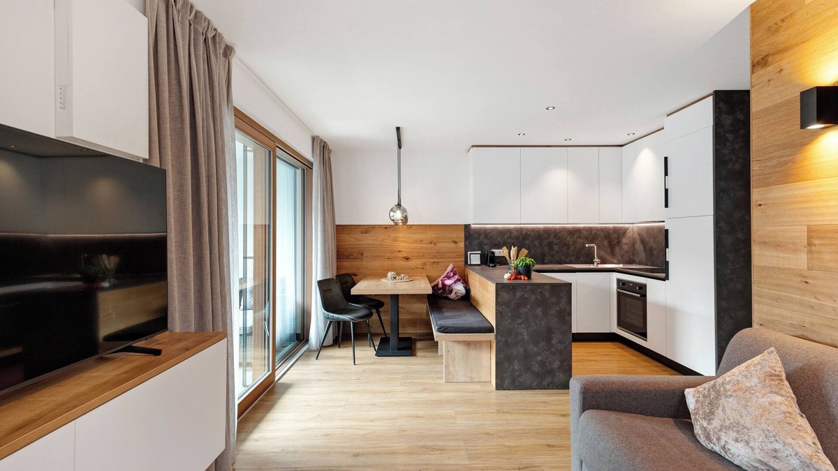 Pfalzen Apartment | Apartment 'Sonnlicht' with Mountain View, Private Terrace and Wi-Fi