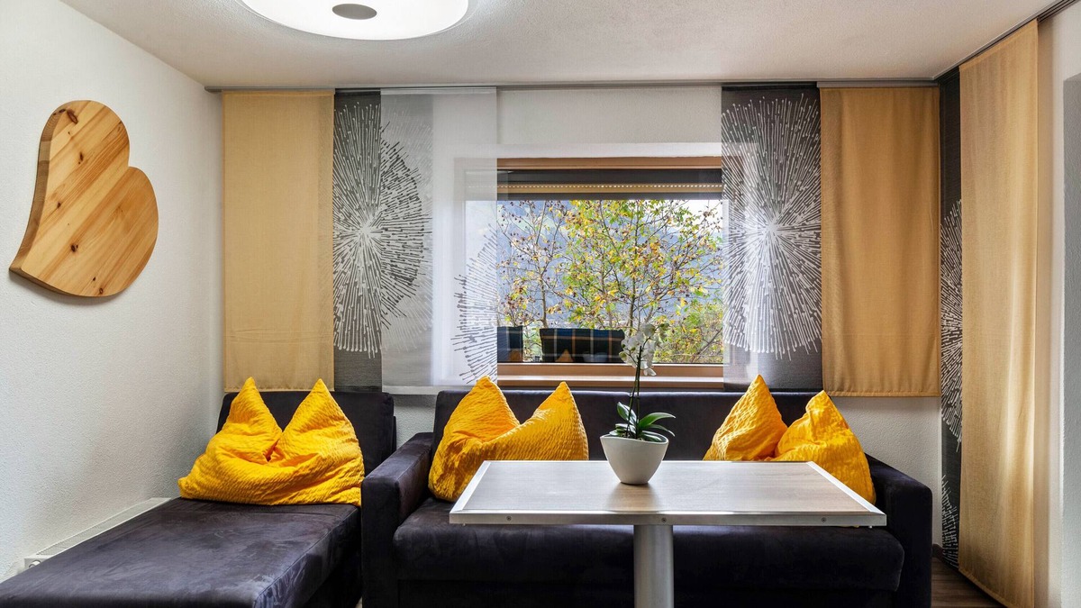 Bruck am Ziller Apartment | Apartment "Sonnwend und Spieljoch" with Mountain View, Balcony & Wi-Fi