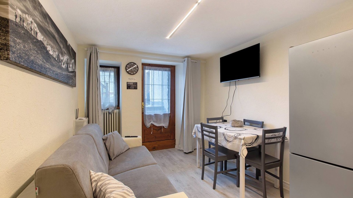 Morgex Apartment | Apartment 'Sotto' with Private Terrace and Wi-Fi