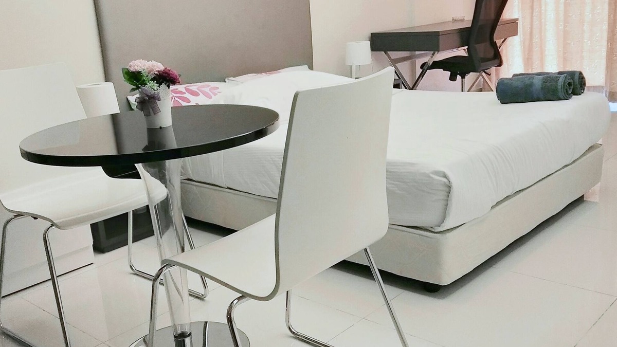 Sri Hartamas Apartment | Apartment Studio with Kitchen | WiFi | Balcony