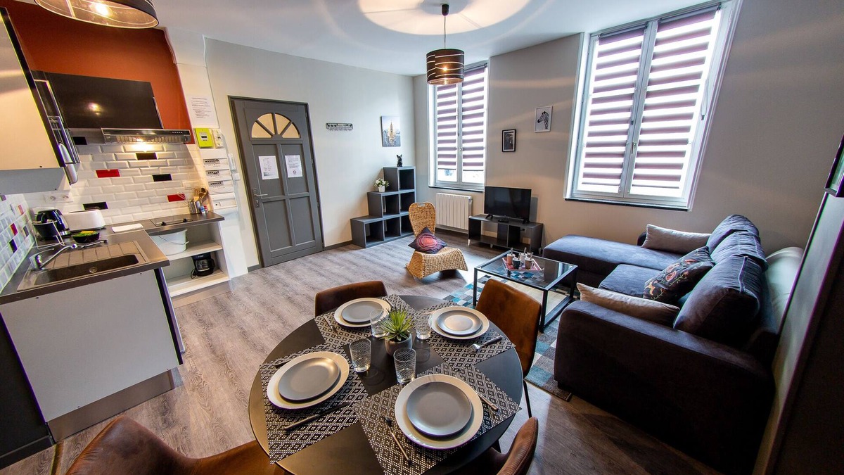 Saint-Quentin Apartment | Apartment-Standard-Ensuite-City view