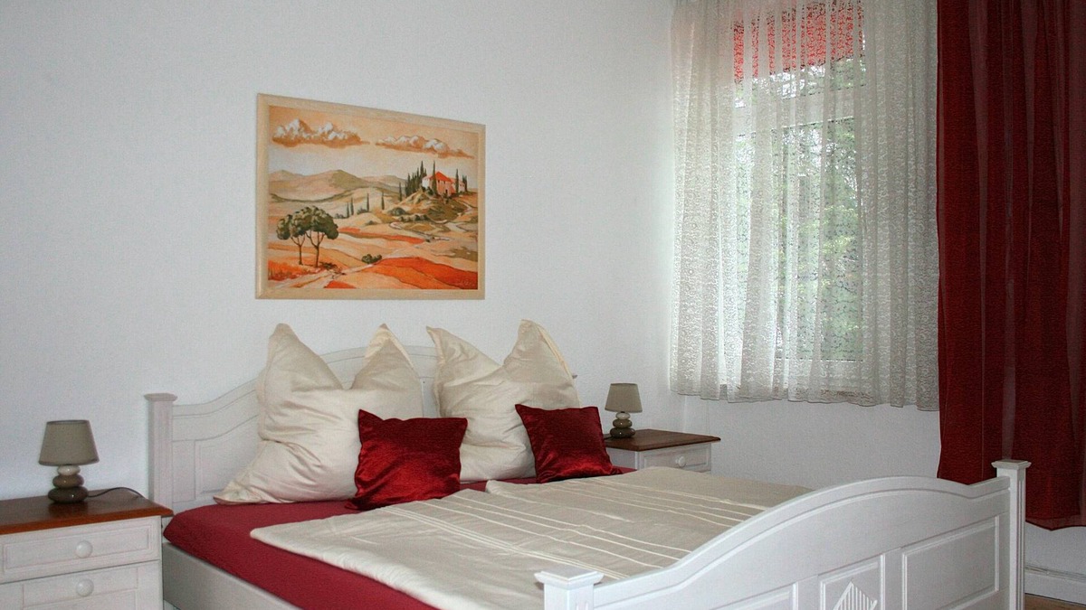 Bad Nenndorf Apartment | Apartment-Standard-Private Bathroom-Garden view