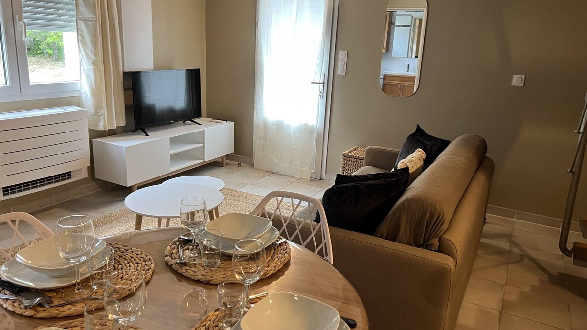 Corte Apartment | Apartment-Standard-Ensuite with Shower-Balcony