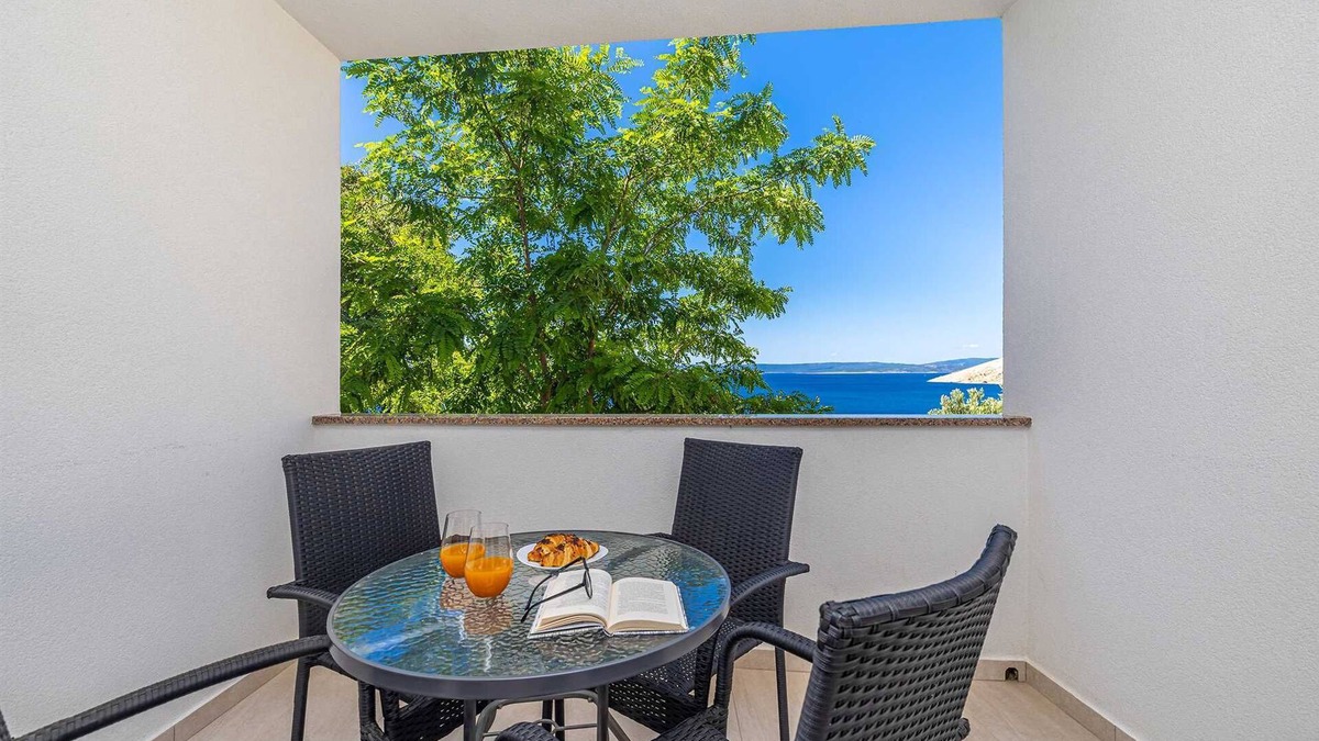 Batomalj Apartment | Apartment STARA BAŠKA near the sea
