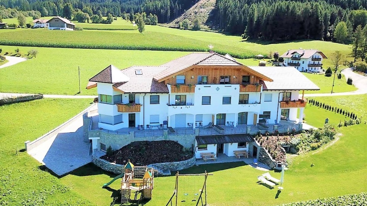 Santo Stefano Apartment | Apartment "Stefansdorf Wohnung 6" with Mountain View, Wi-Fi, Garden, Balcony & BBQ