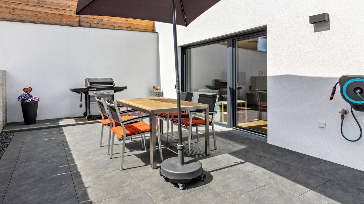 Gaienhofen Apartment | Apartment 'Stegmann Horn' with Private Terrace and Wi-Fi