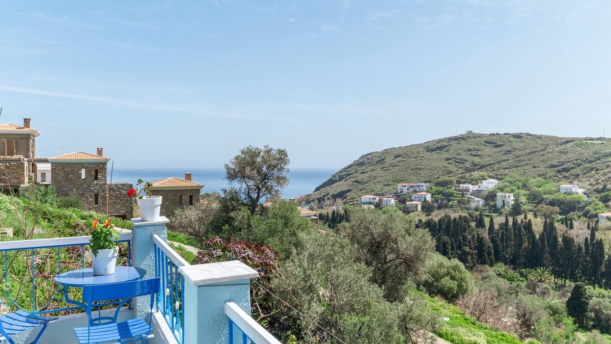 Steniai Apartment | Apartment "Stenies' Nook Family Home" with Sea View, Shared Garden & Wi-Fi